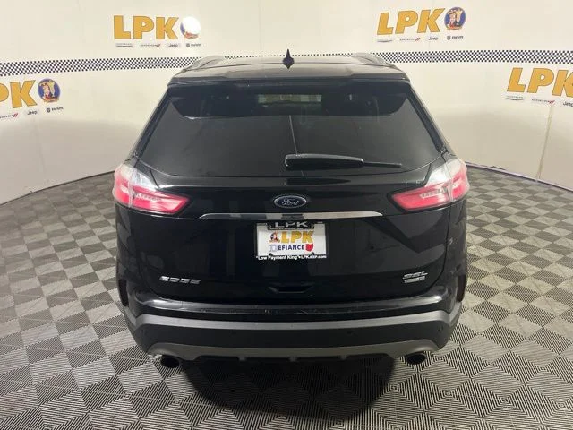 Used 2019 Black Metallic Ford SEL image 4