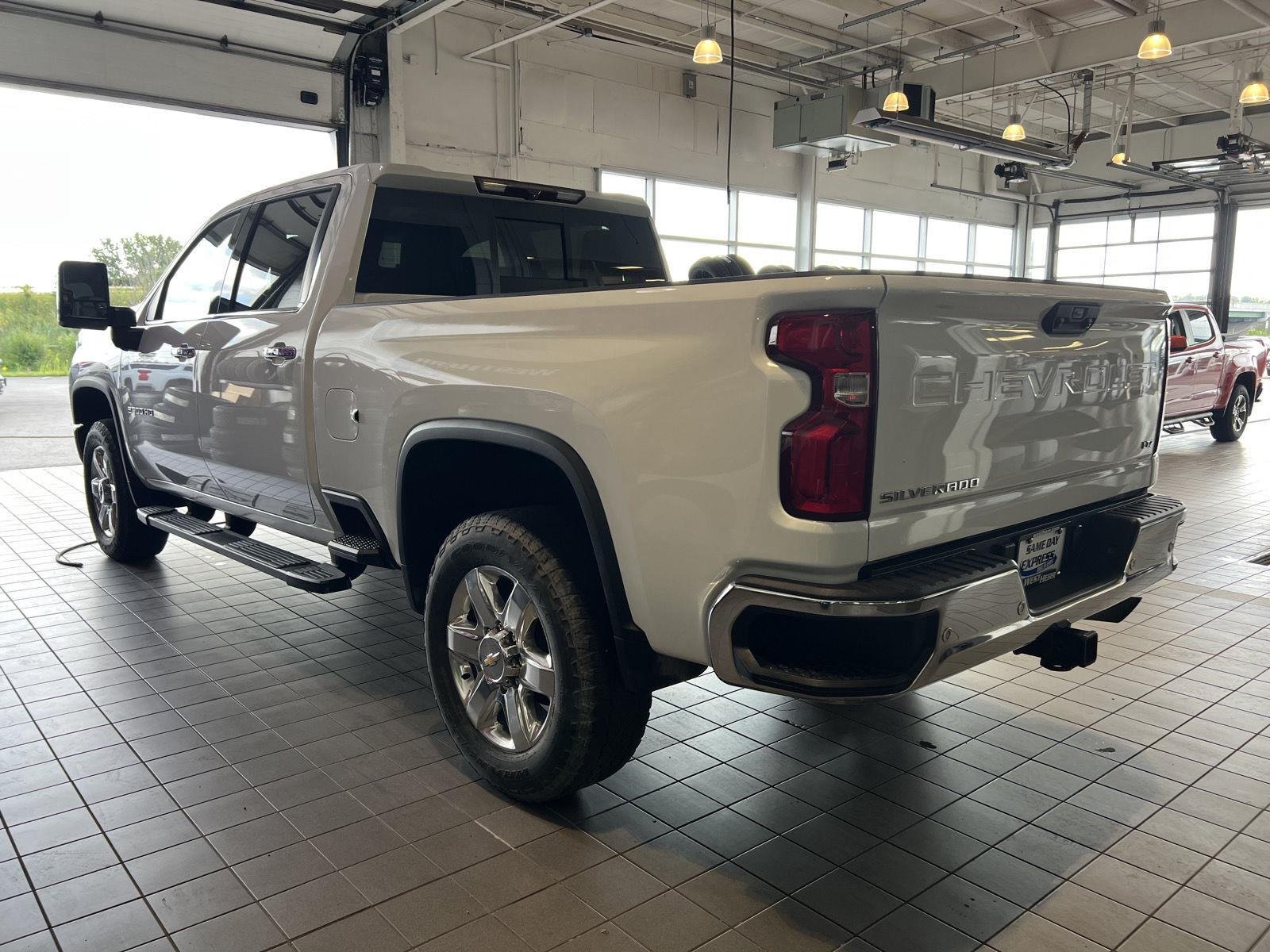 Used 2022 Summit White Chevrolet LTZ image 6