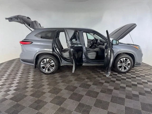 Used 2020 Gray Toyota XLE image 11