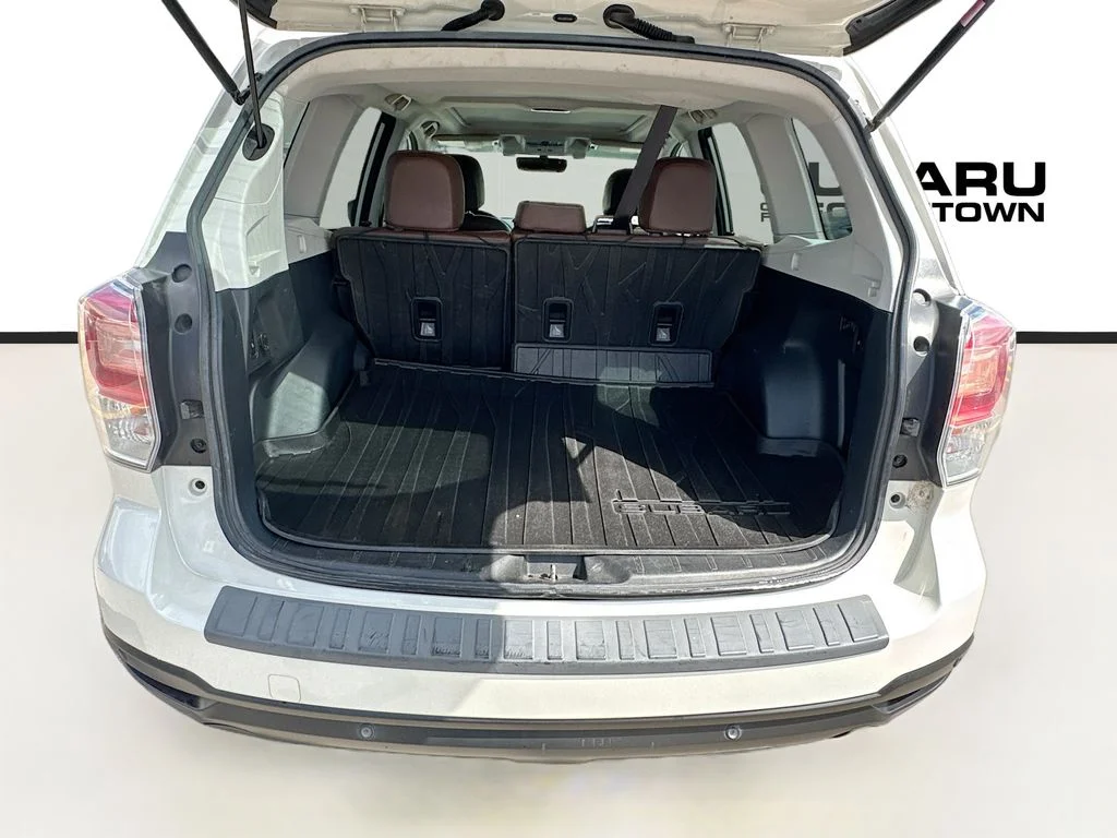 Used 2018 White Subaru 2.5i Touring image 32