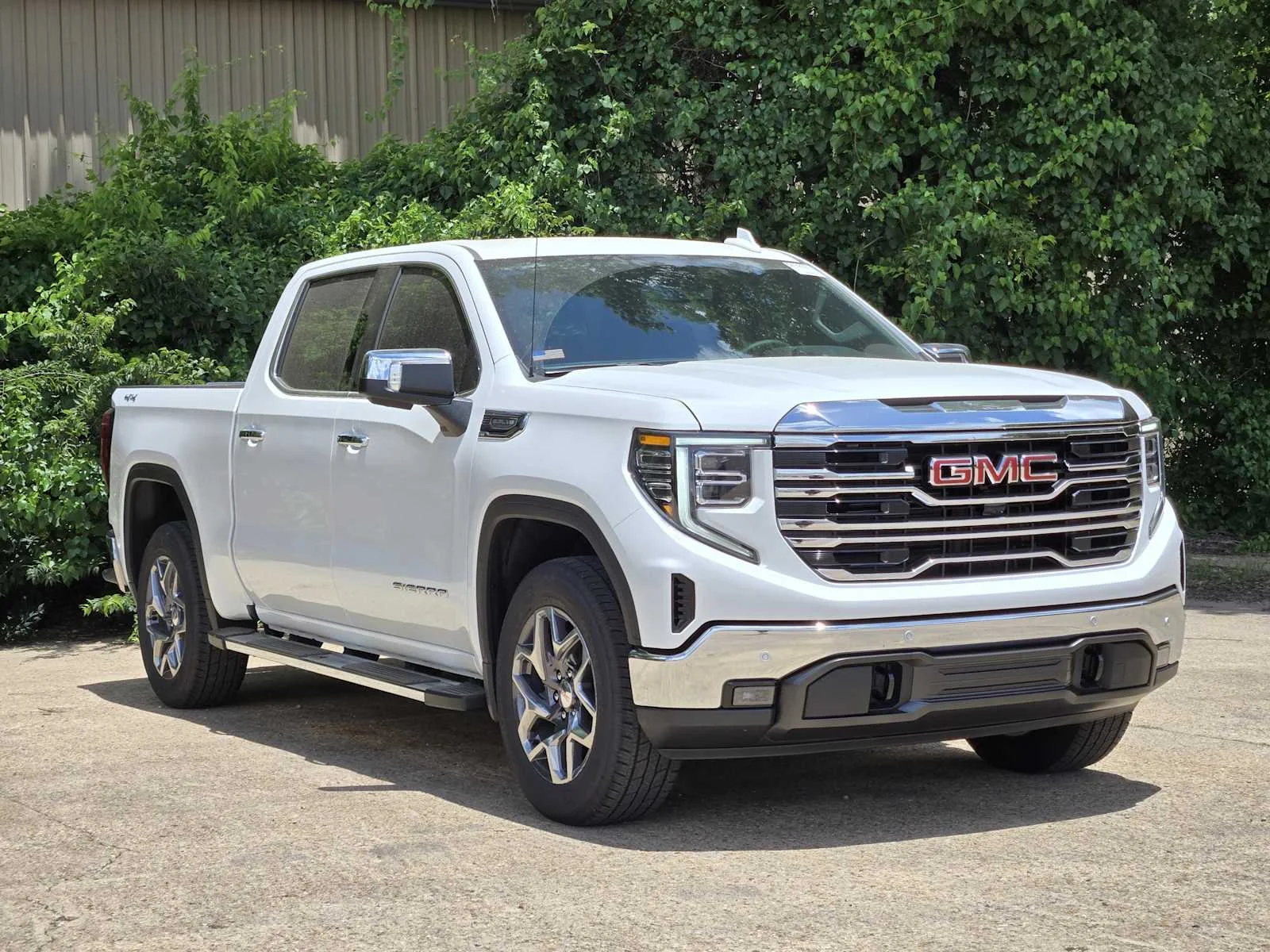 2026 GMC Sierra 1500 SLT - Photo 2