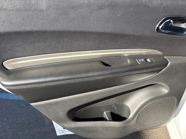 Used 2018 White Dodge SXT image 17