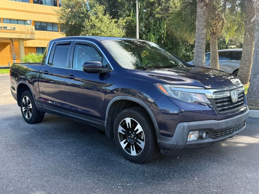Used 2020 Obsidian Blue Pearl Honda RTL image 8