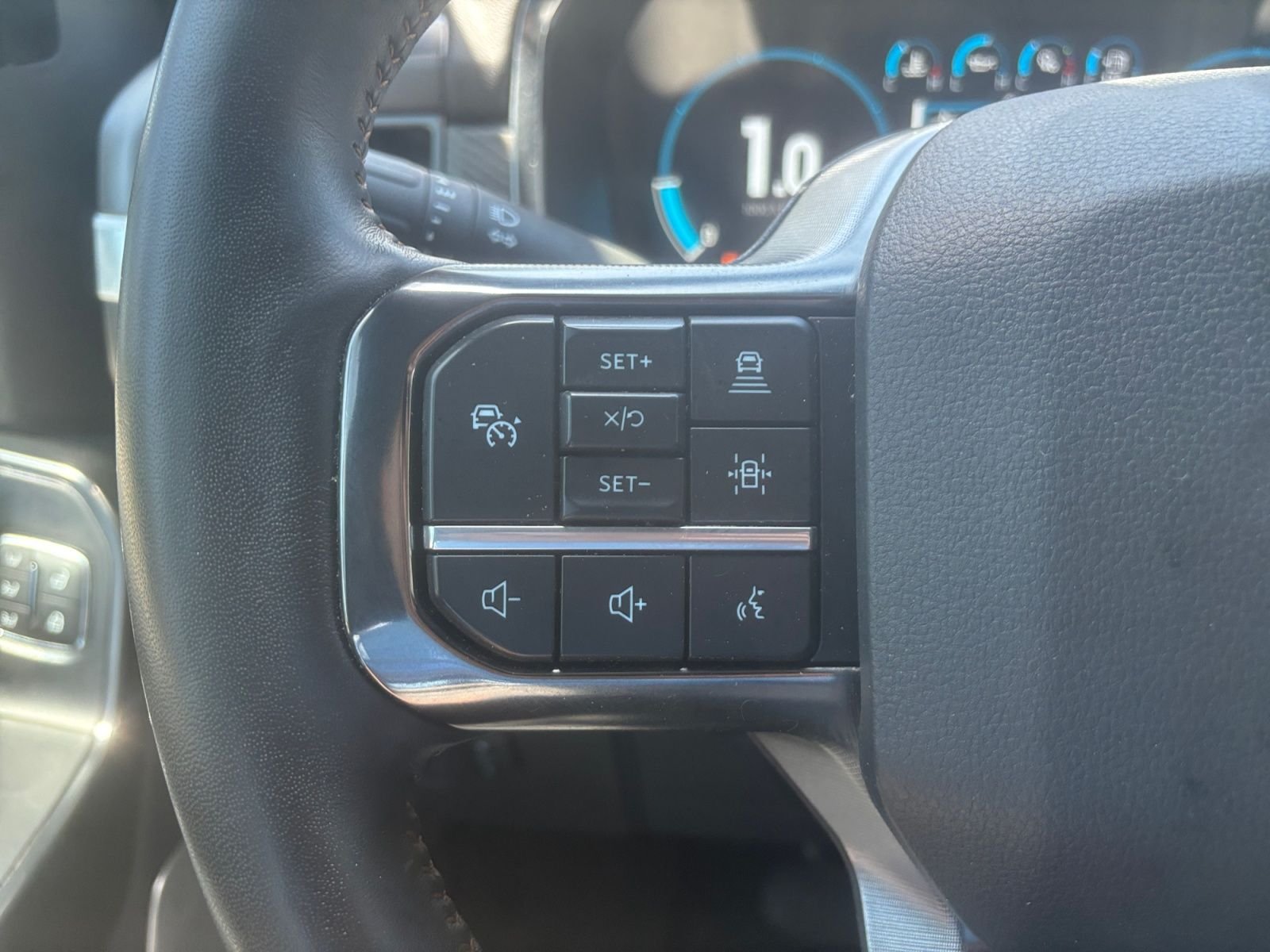 Used 2022 Silver Ford Platinum image 22