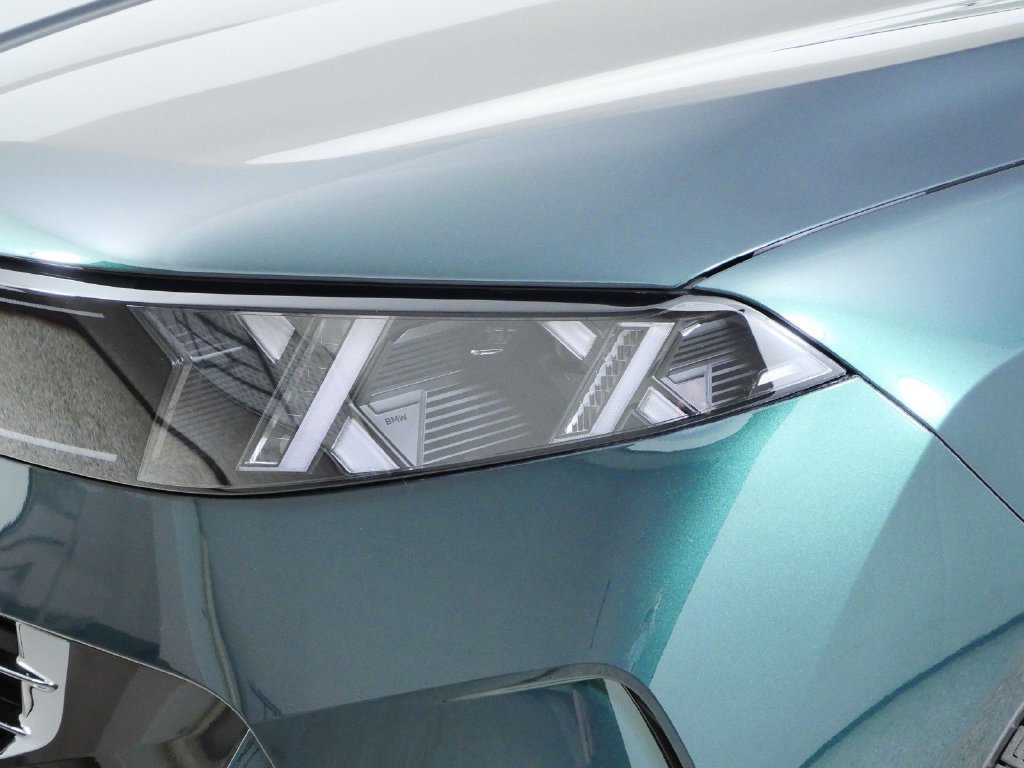 New 2027 Vancouver Green Metallic BMW  image 3