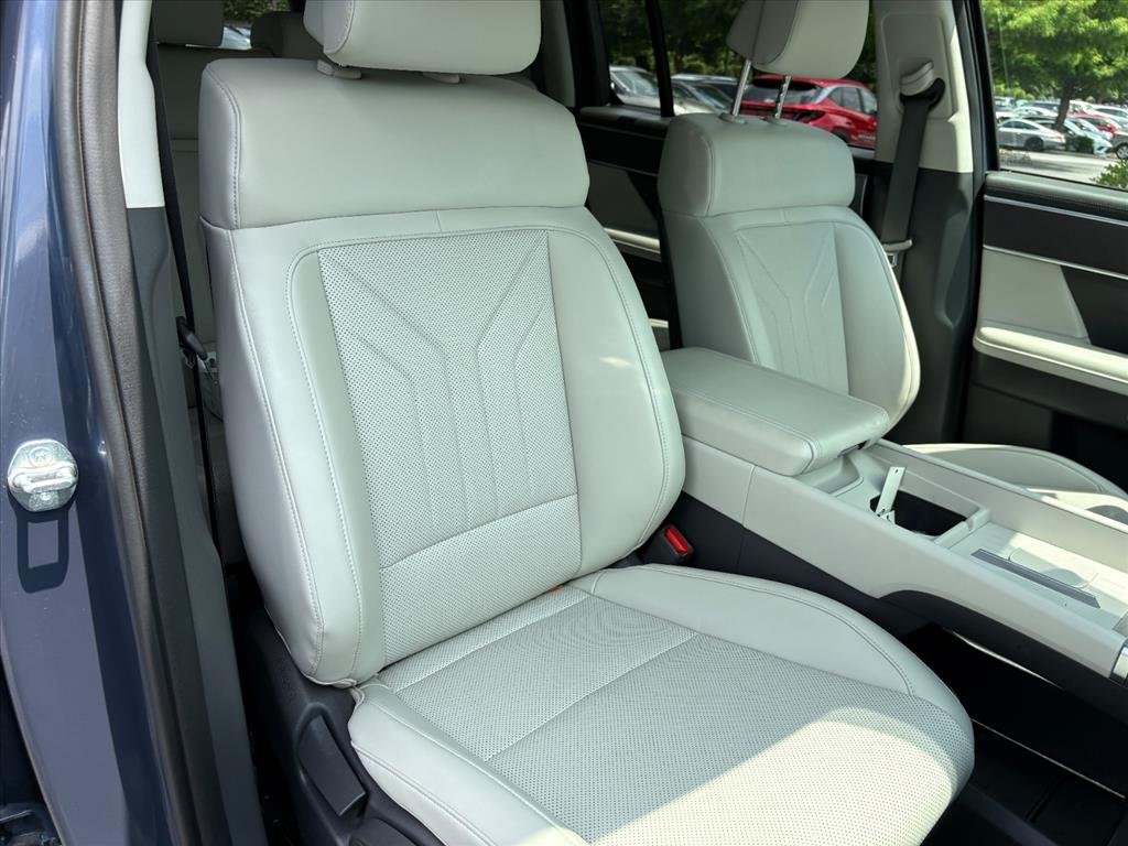 Used 2025 Atlantis Blue Hyundai SEL image 17
