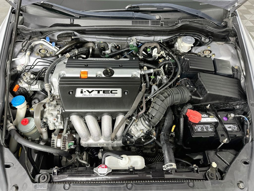 Used 2005 Silver Frost Metallic Honda EX-L image 29