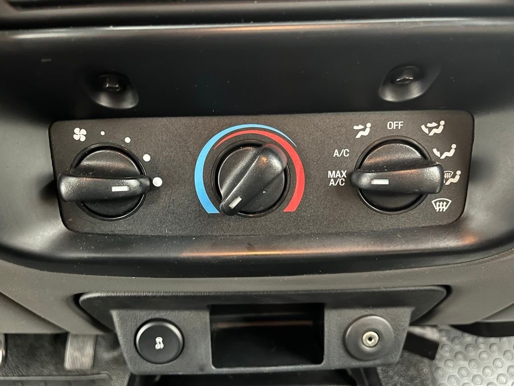 Used 2010 Black Ford XLT image 4