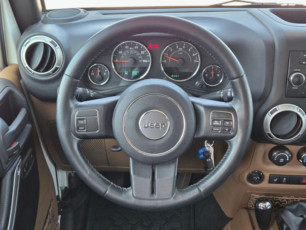 Used 2016 White Jeep Sahara image 22