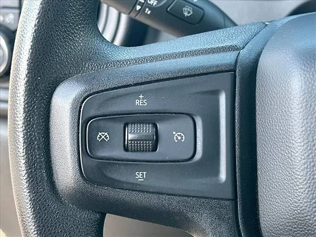 Used 2022 White Chevrolet Custom image 25