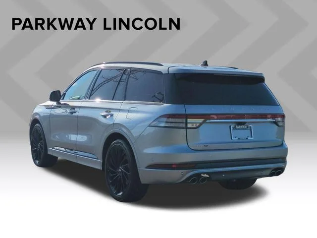 Used 2024 Silver Lincoln Reserve image 7