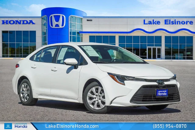Used 2025 Ice Toyota LE image 1