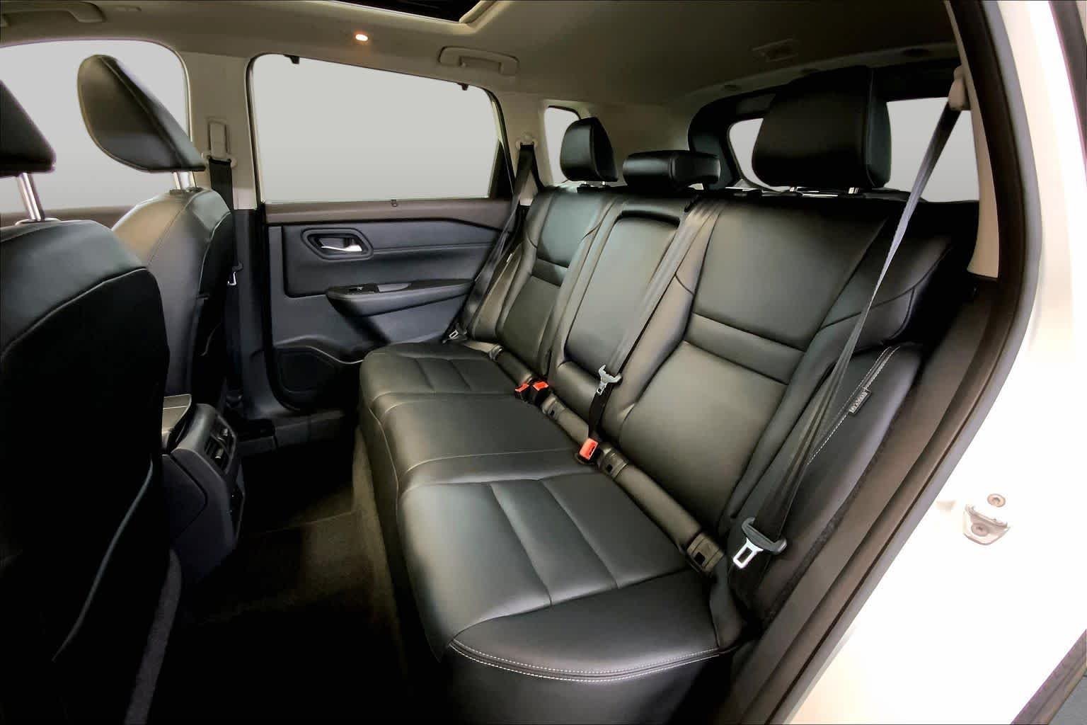 Used 2022 Pearl White Tricoat Nissan SL image 20