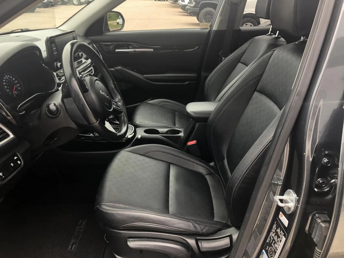 Used 2022 Grey Kia EX AWD image 13