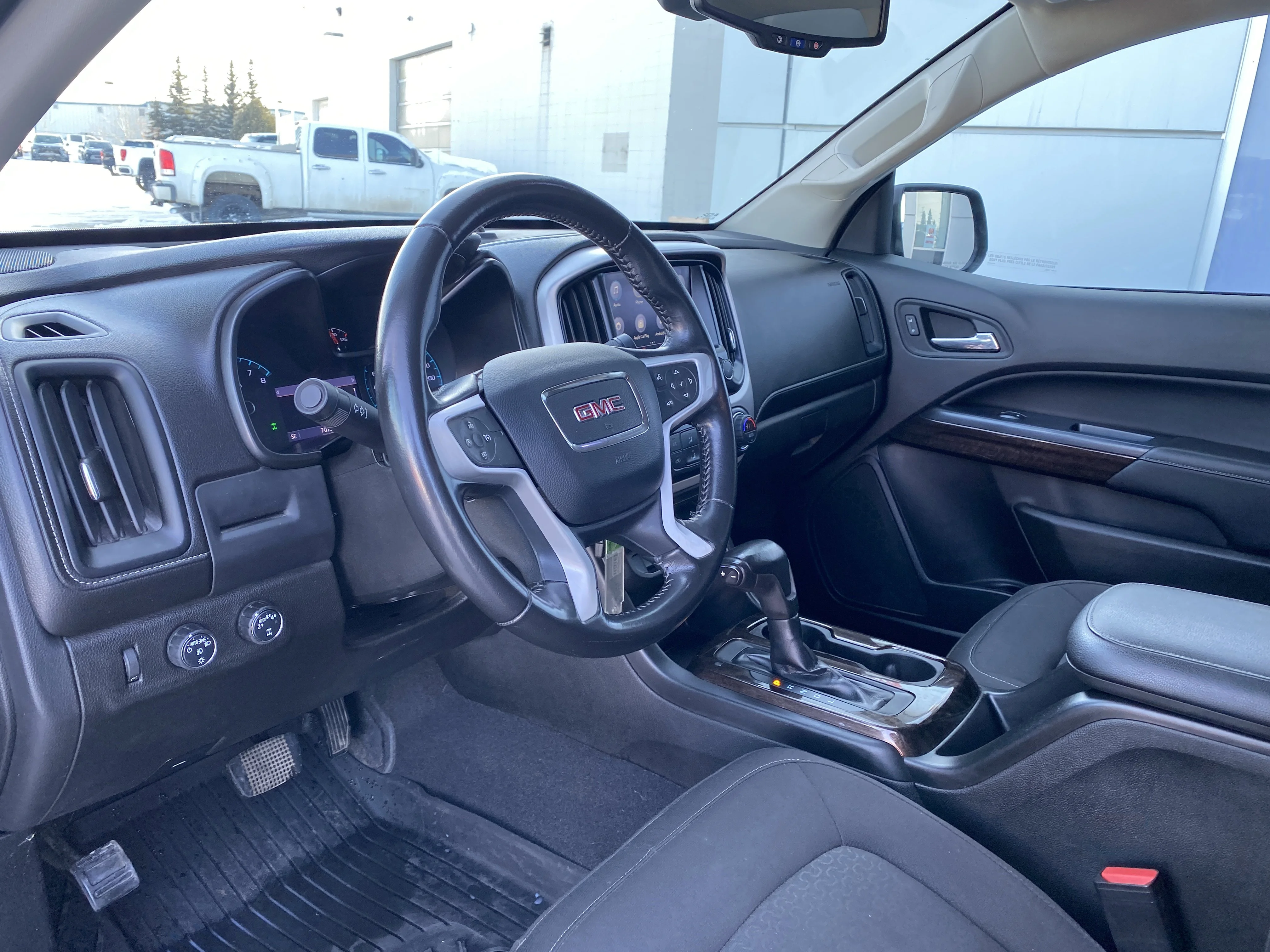Certified Used 2020 Black GMC Crew Cab 4WD SLE image 9