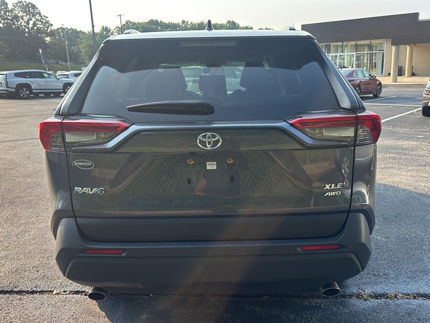 Used 2020 Magnetic Gray Metallic Toyota XLE image 4