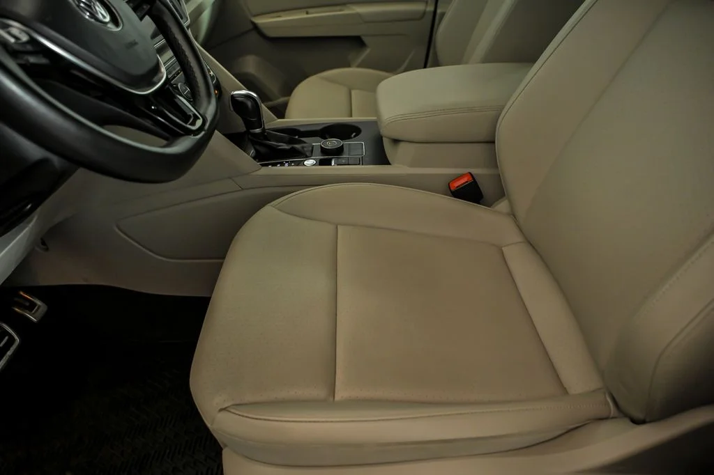 Used 2019 White Volkswagen 3.6L V6 SE image 12