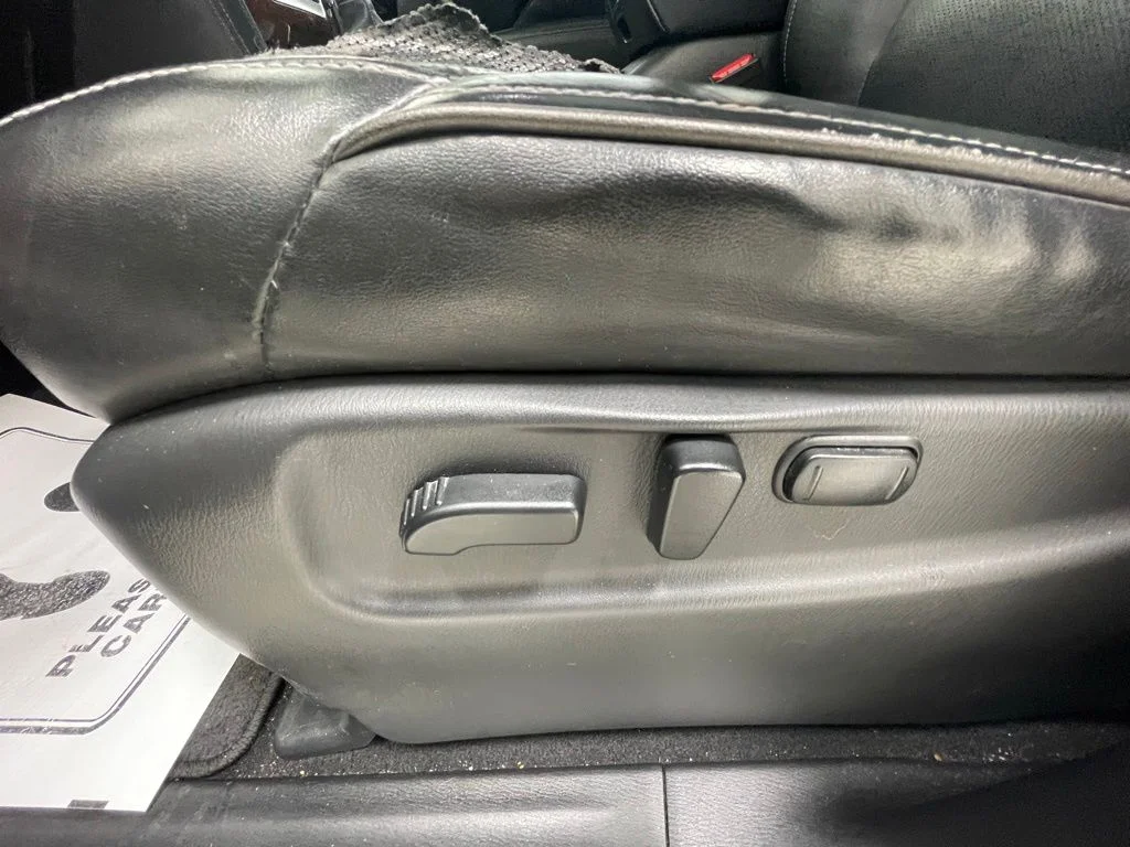 Used 2019 Black INFINITI LUXE image 16