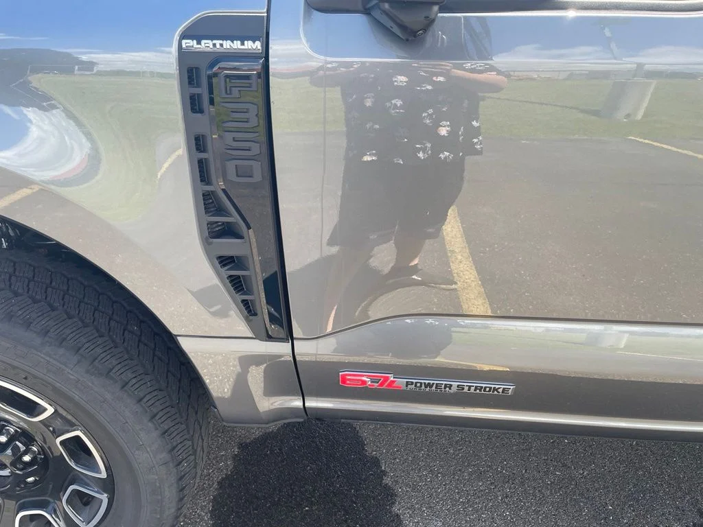 2025 Ford F-350 Super Duty Platinum - Photo 10