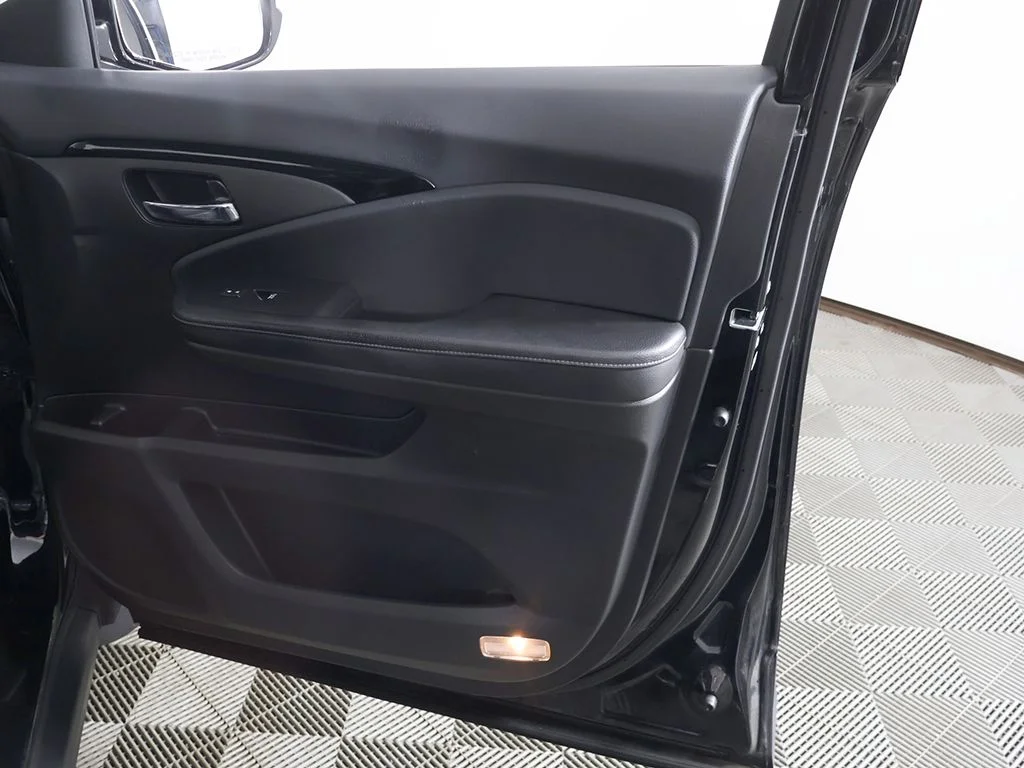 Used 2019 Crystal Black Pearl Honda RTL-E image 27