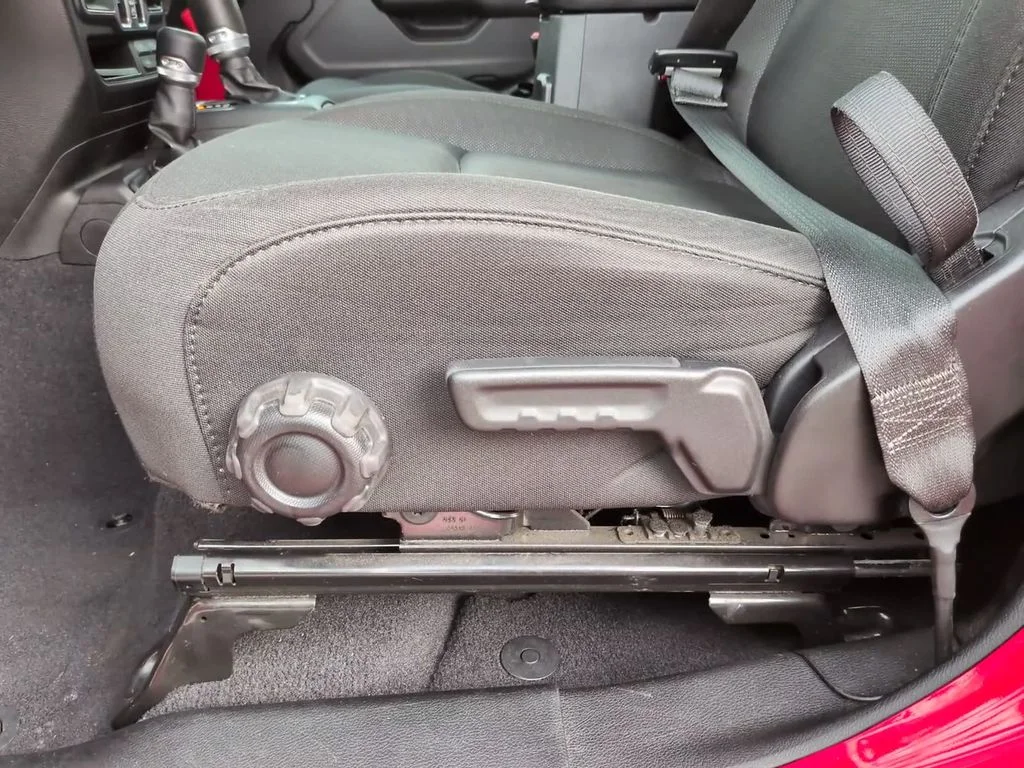 Used 2020 Red Jeep Sport image 16