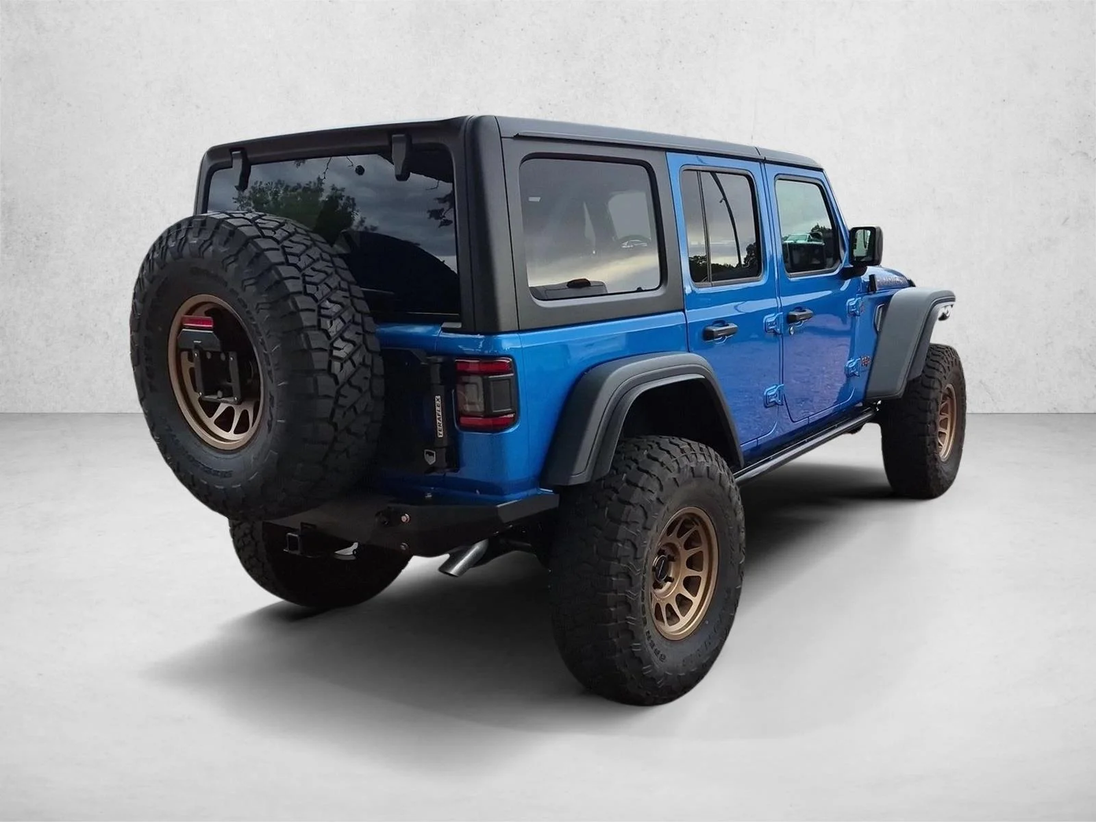 Used 2025 Hydro Blue Pearlcoat Jeep Rubicon image 4