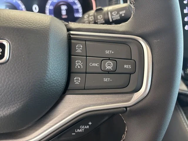 New 2026 Baltic-Gray Metallic Clear-Coat Exterior Paint Jeep Limited Altitude image 17