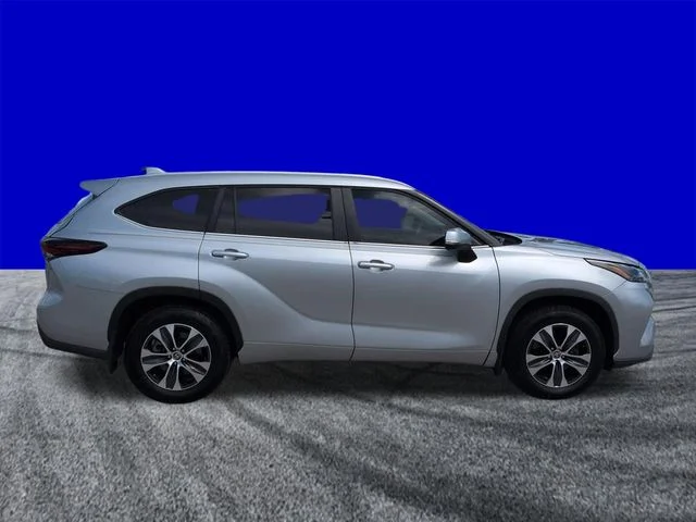 Certified Used 2024 2024 TOYOTA HIGHLANDER XLE Toyota XLE image 3