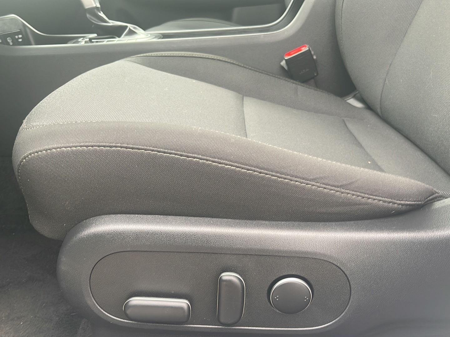 2025 Hyundai Kona SEL - Photo 24