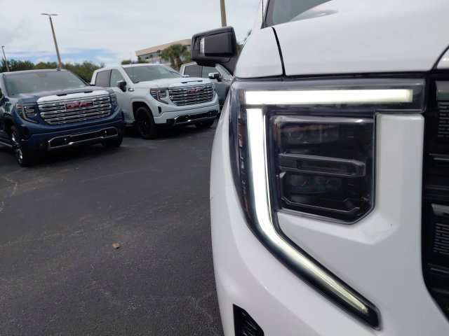Used 2024 Summit White GMC Elevation image 12