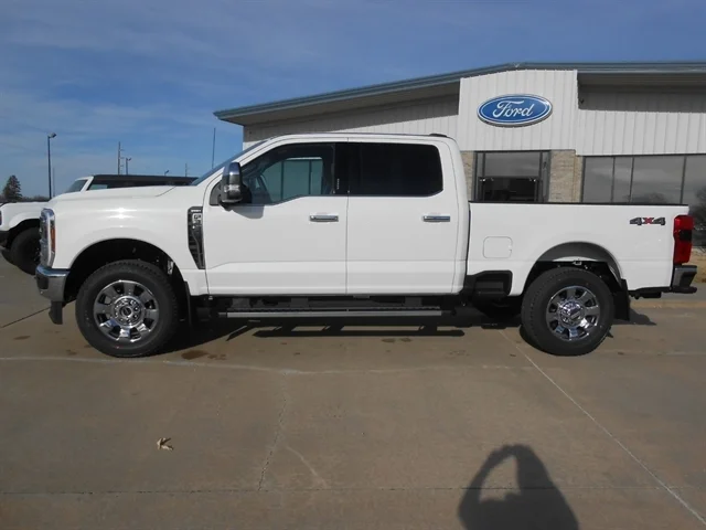 New 2026 Star White Metallic Tri-Coat FORD F-350® Lariat® image 2