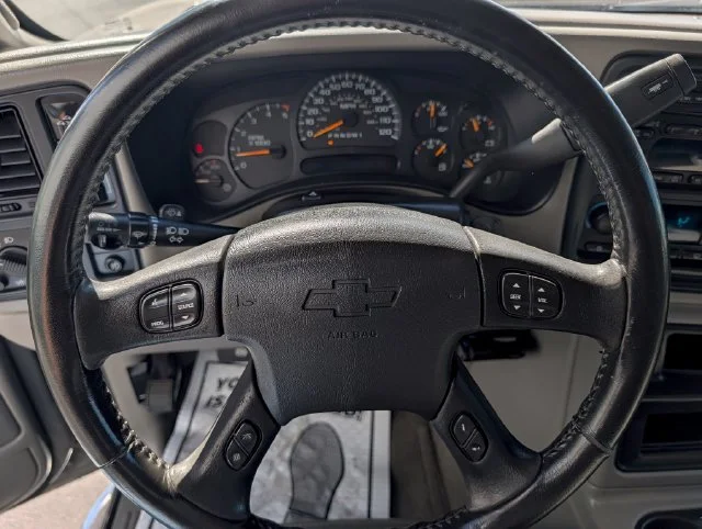 Used 2006 Gray Chevrolet LT image 19