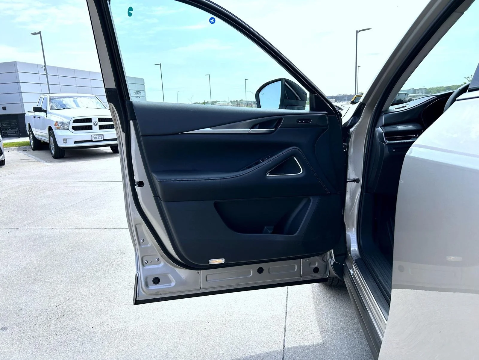 New 2027 Silver INFINITI LUXE image 9