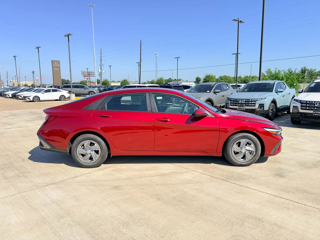 Used 2024 Ultimate Red Hyundai SE image 5