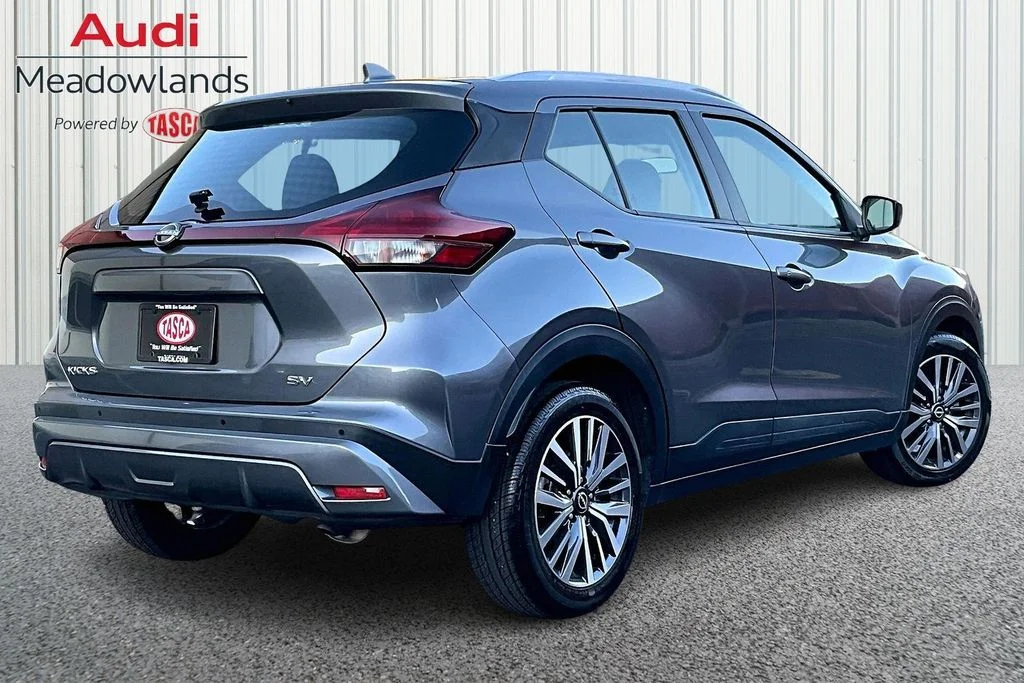 Used 2022 Gray Nissan SV image 6