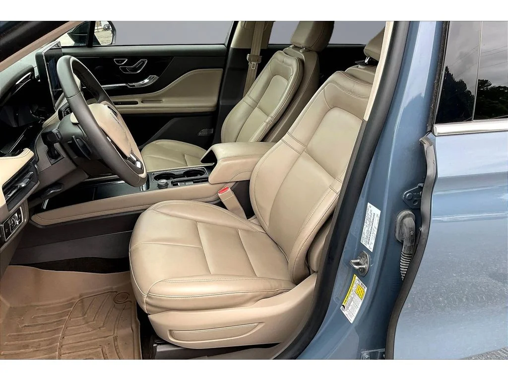 Used 2023  Lincoln Standard image 17