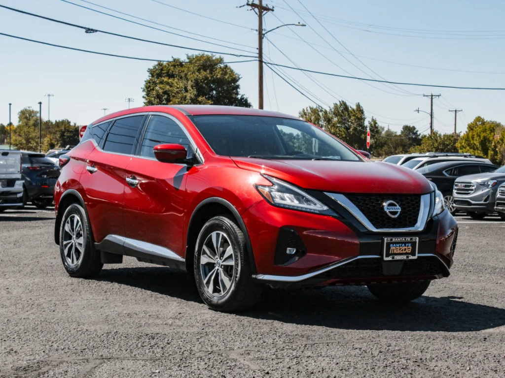 Used 2019 Red Nissan S image 3