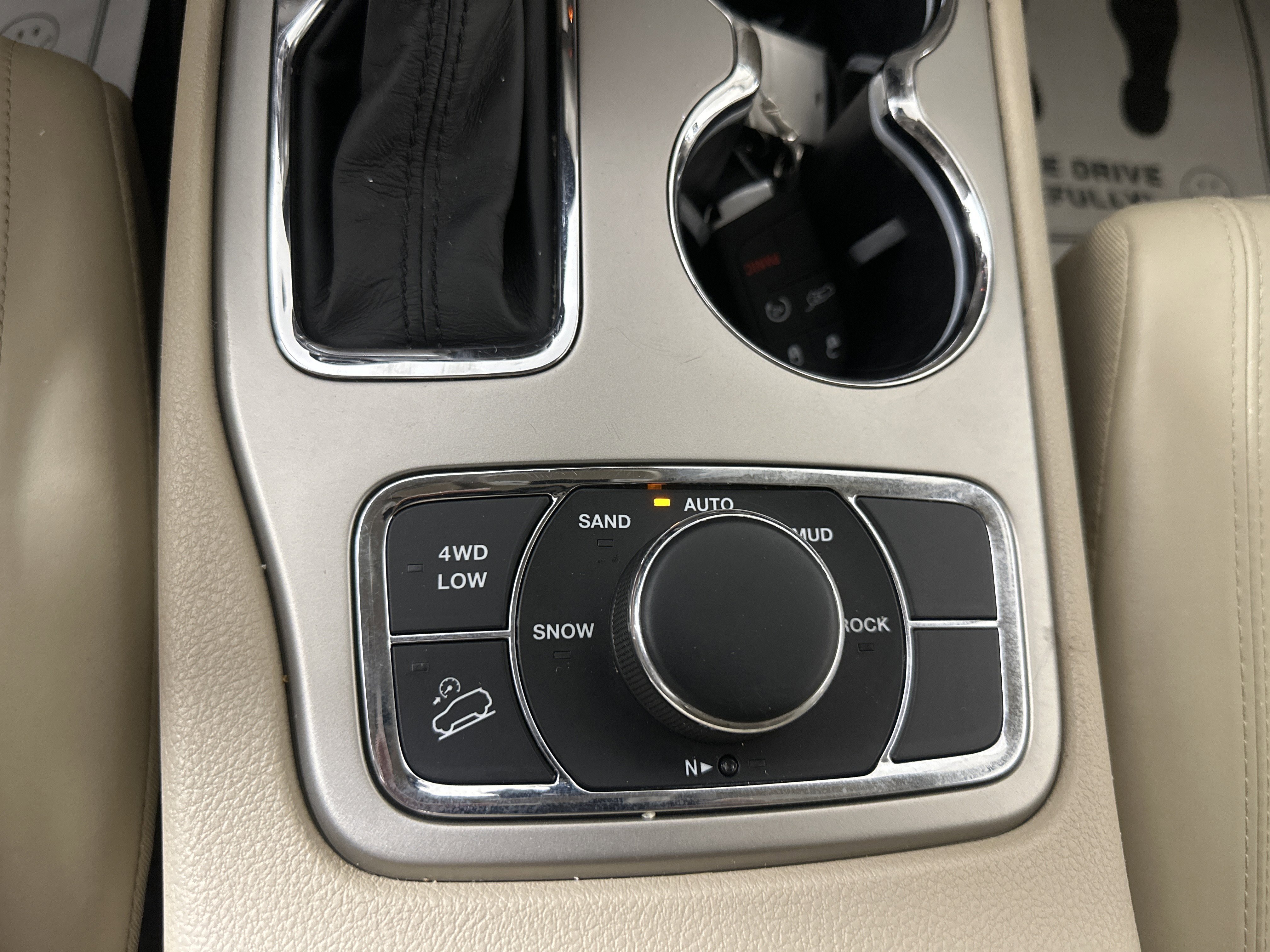 Used 2017 Velvet Red Pearlcoat Jeep Limited image 23