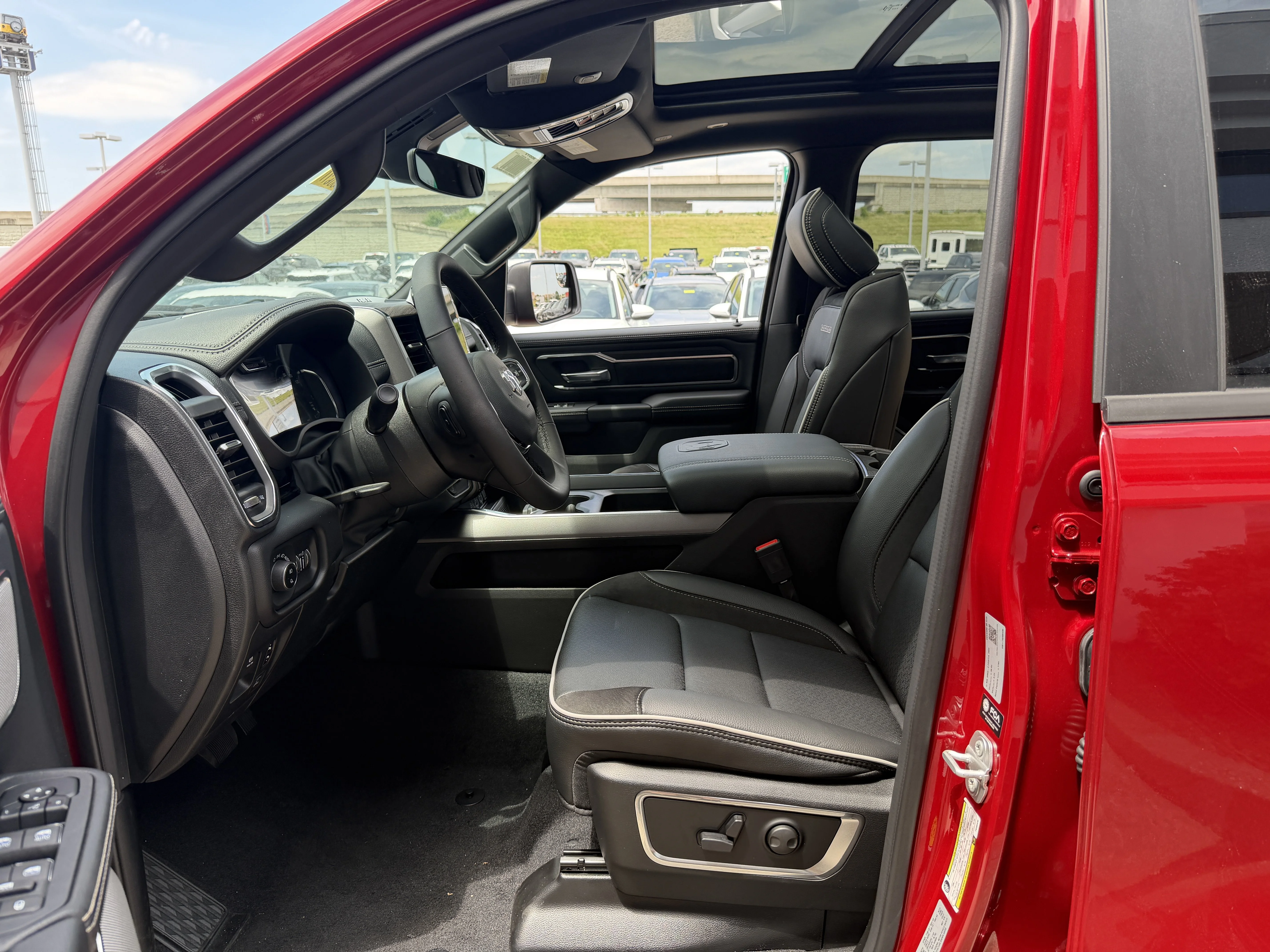 New 2026 Molten Red Pearl-Coat Exterior Paint RAM Laramie image 40