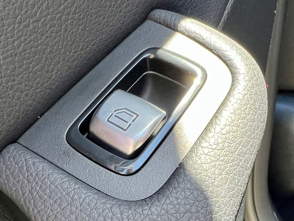 Certified Used 2022  Mercedes-Benz GLC 300 image 36