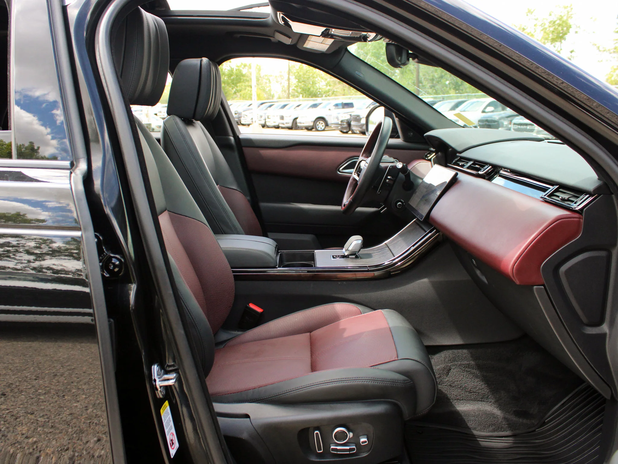 Certified Used 2024 Black Land Rover Dynamic HSE * Mild-Hybrid | 395 HP | Apple CarPlay | Massage Seats | Meridian image 22