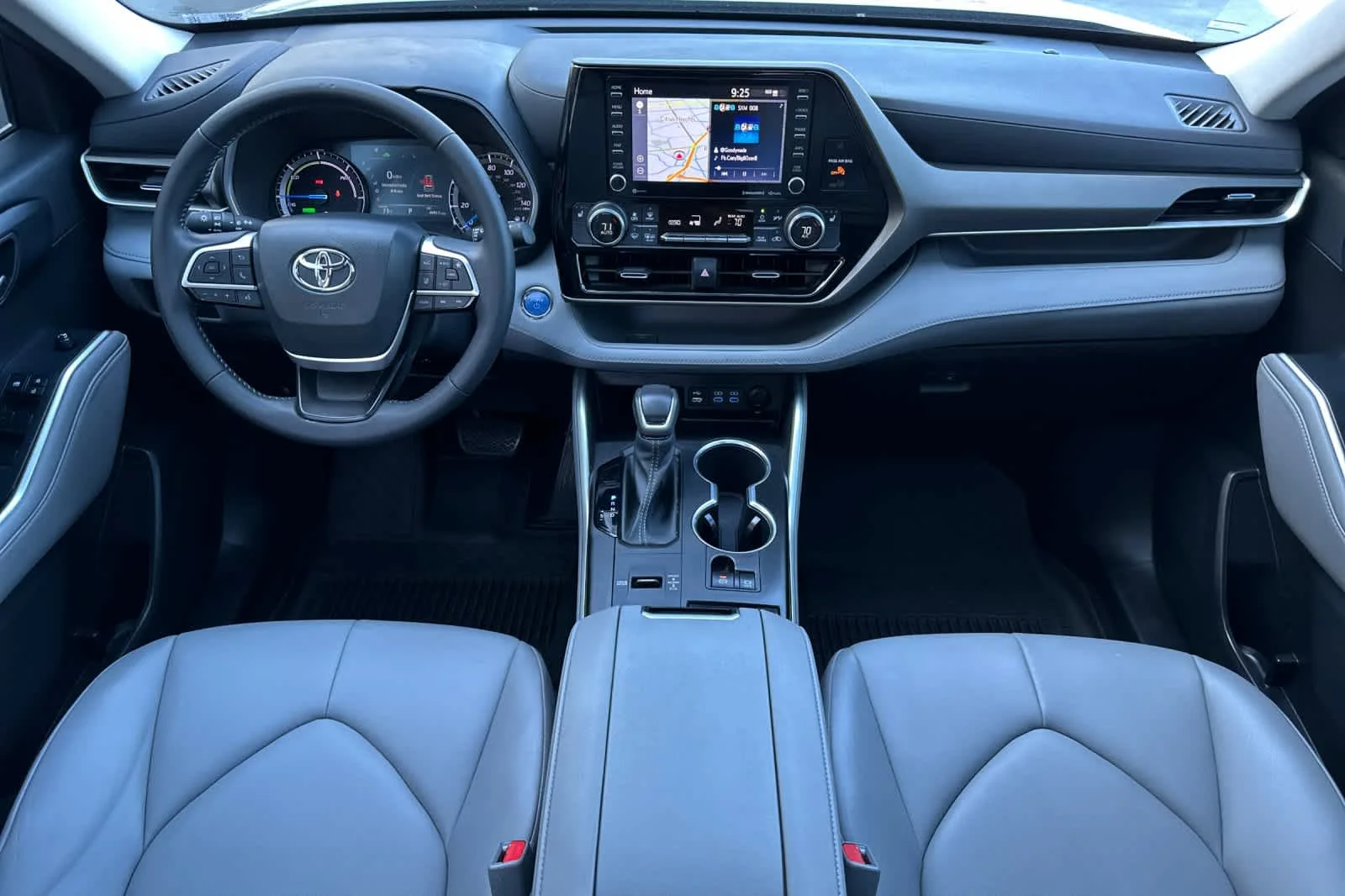 Used 2022 Moon Dust Toyota Hybrid XLE image 3