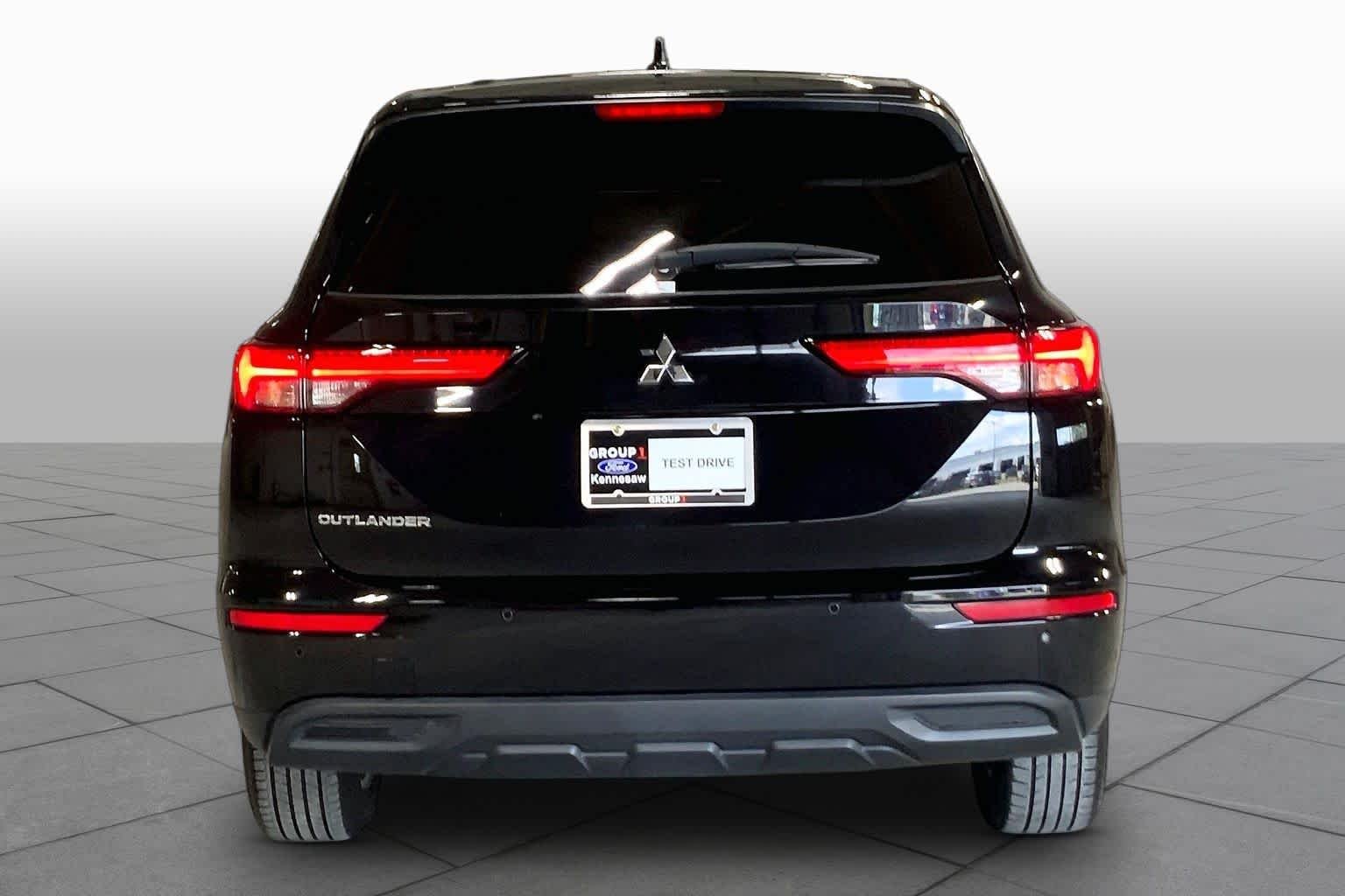Used 2023 Labrador Black Pearl Mitsubishi ES image 9