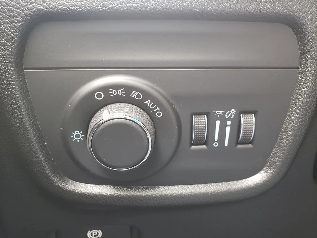 New 2026 Baltic Gray Metallic Clear-Coat Exterior Paint Jeep Laredo Altitude image 23