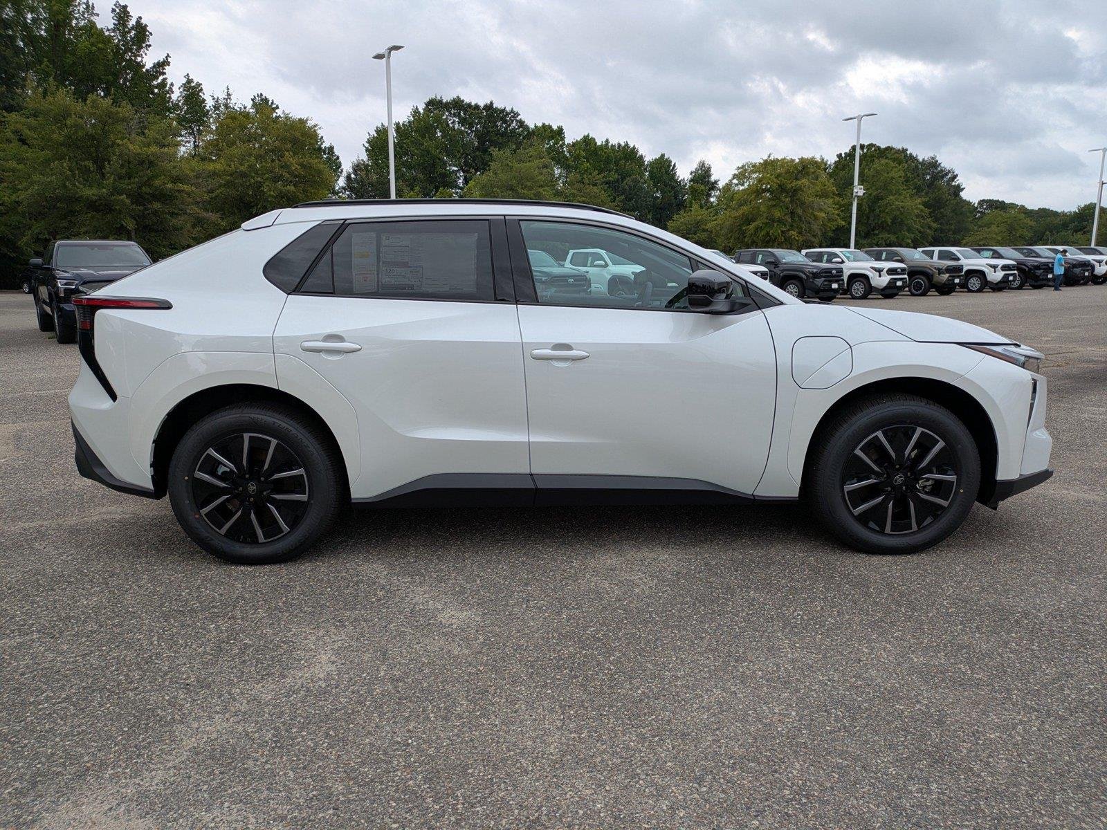 New 2026 Wind Chill Pearl Toyota XLE image 3