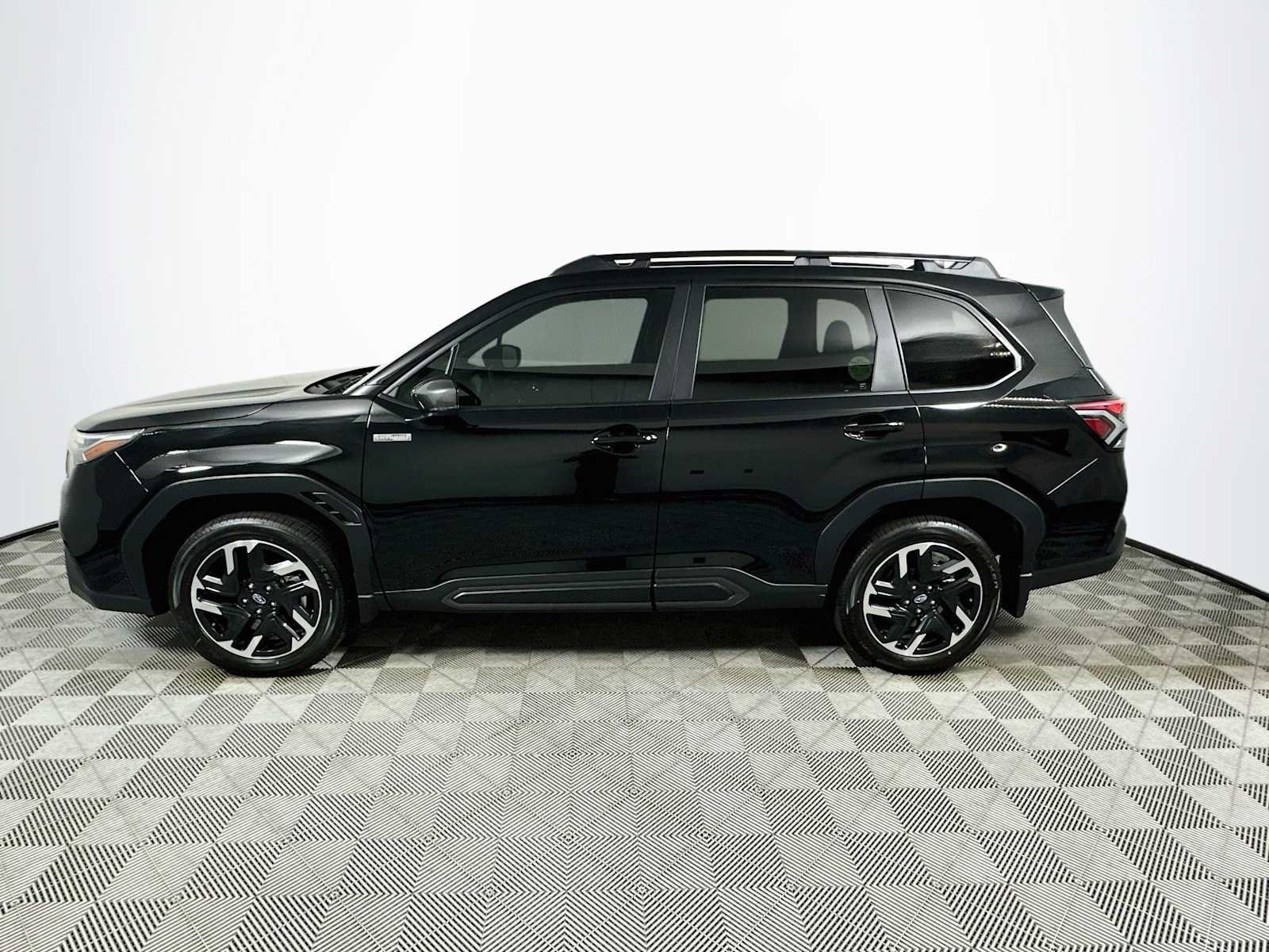 New 2026 CRYSTAL BLACK SILICA Subaru Limited Hybrid image 4
