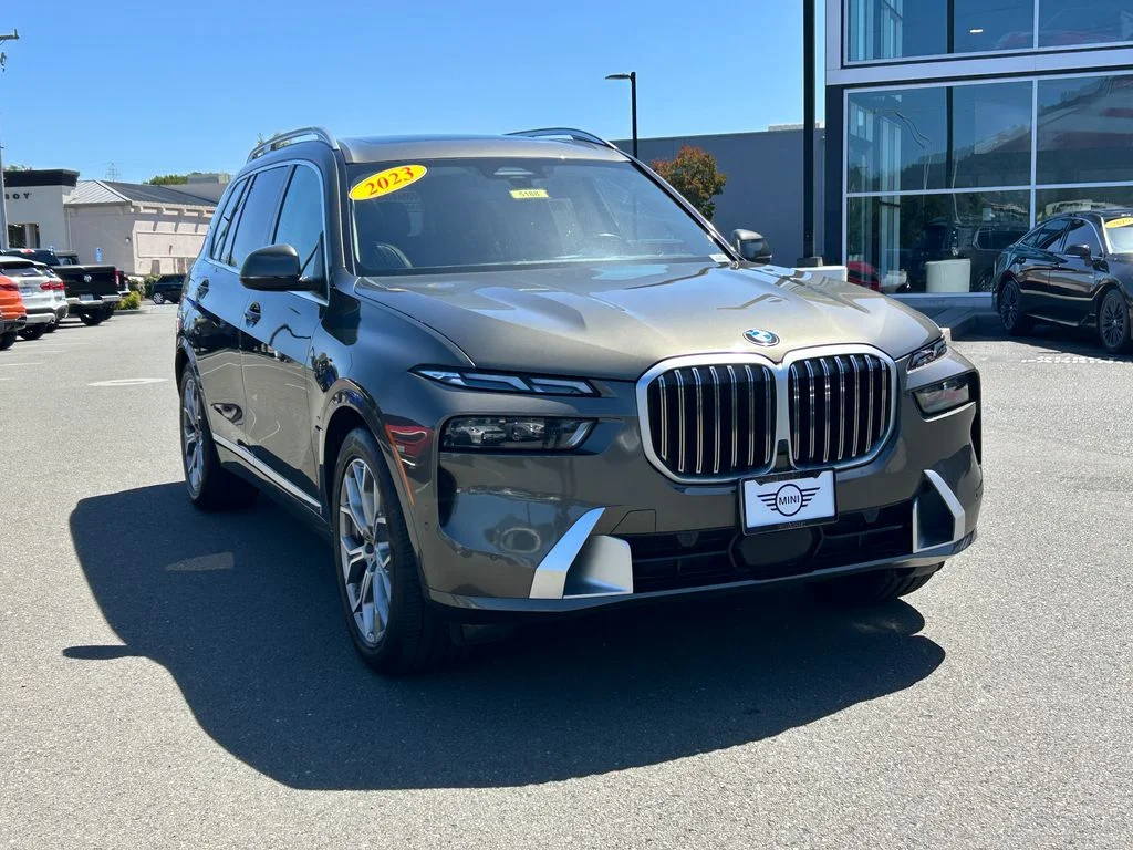 Used 2023 Green BMW xDrive40i image 7