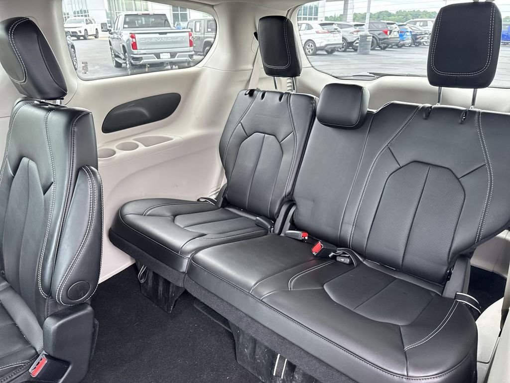 Used 2024 White Chrysler Touring L image 22