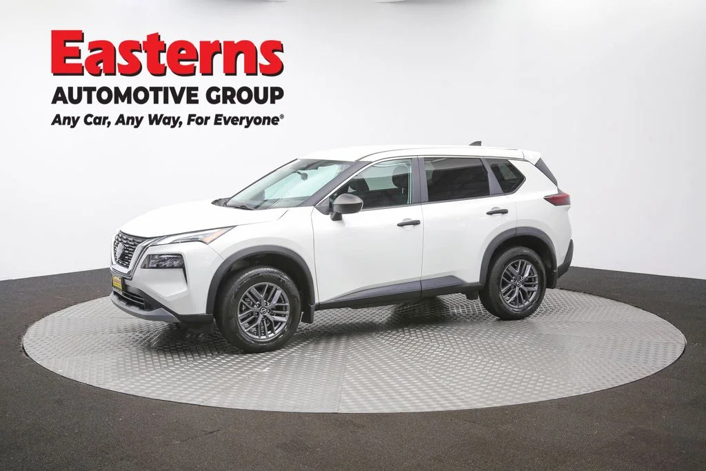 Used 2023 White Nissan S image 57