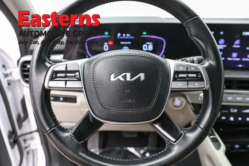 Used 2023 White Kia S image 10
